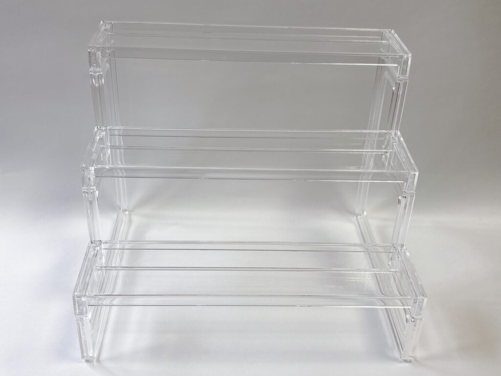 ダイソーディスプレイステージ３段組み立て後正面画像