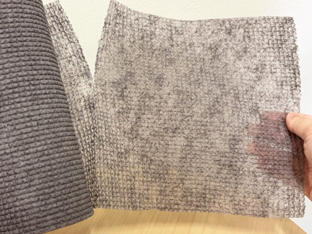 ダイソーのスクラブクロスを切り取る