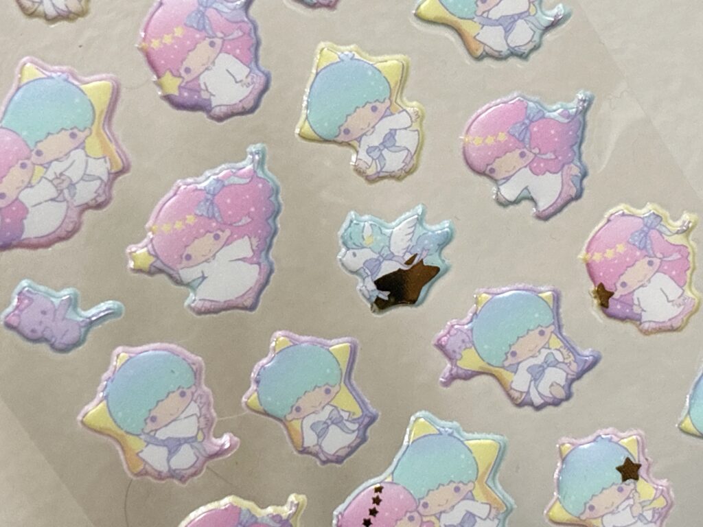 ダイソーサンリオシールリトルツインスターズのぷくっとシールアップ画像