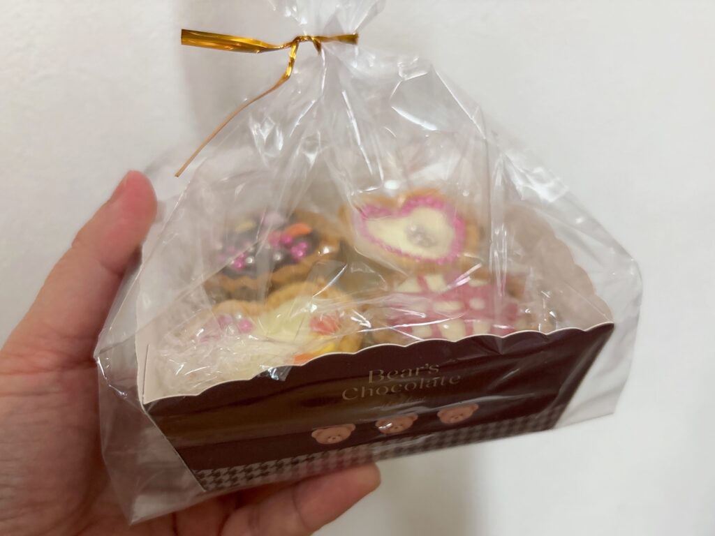 ダイソーの材料で作ったバレンタインチョコをラッピングした画像