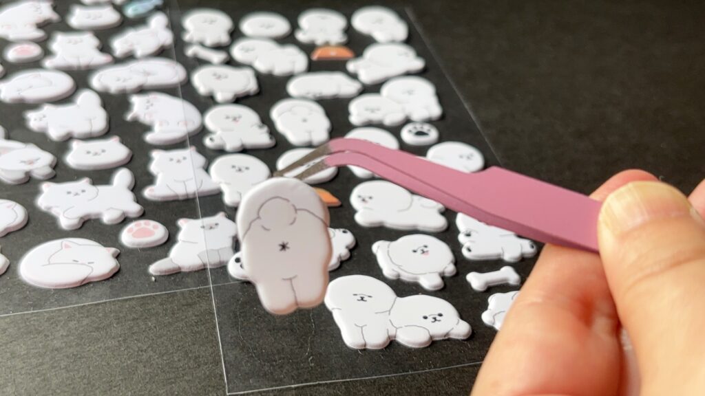 セリアの犬猫シール犬のシールのクローズアップ