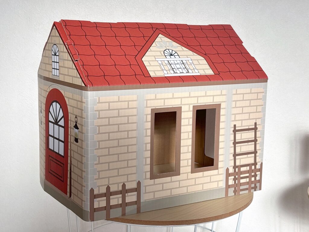 セリアのペット用ハウスを組み立てた画像